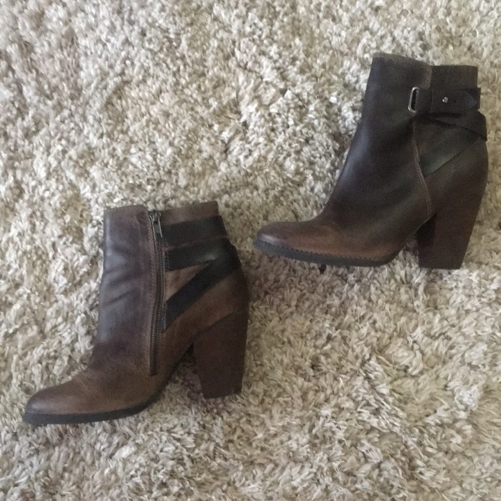 Aldo Heeled Bootie - Picture 2 of 7